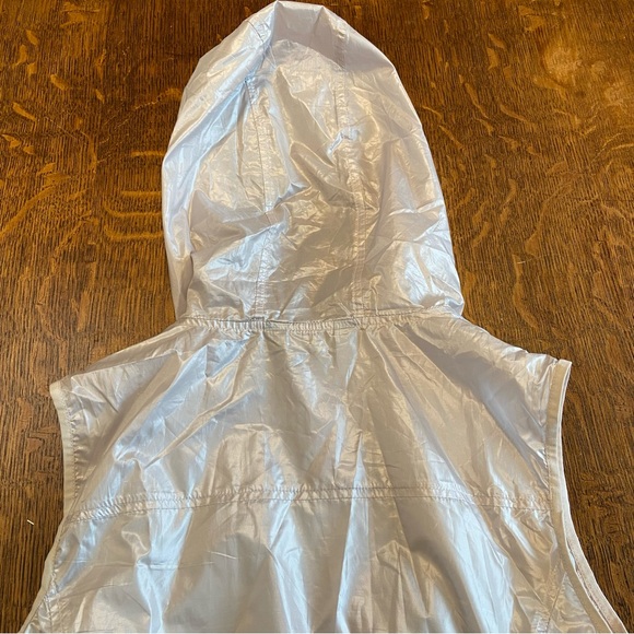 BEAN POLE GOLF SILVER METALLIC LIGHTWEIGHT HOODED GOLF TENNIS SLEEVELESS VEST - Picture 8 of 16